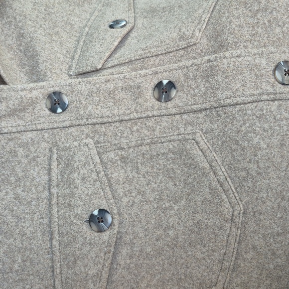 Women's Shacket - Picture 5 of 7